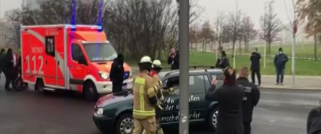 Almanyada Başbakanlık binasına araçla saldırı girişimi