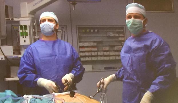 Türk profesörden Almanyada canlı yayında ameliyat