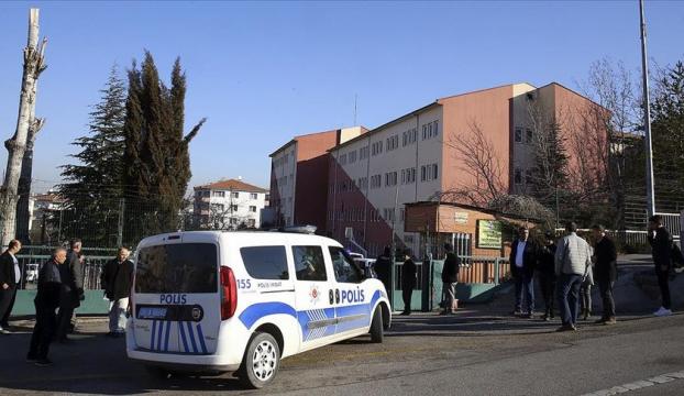Ankarada güvenlik görevlisi okul müdürünü yaralayıp intihar girişiminde bulundu