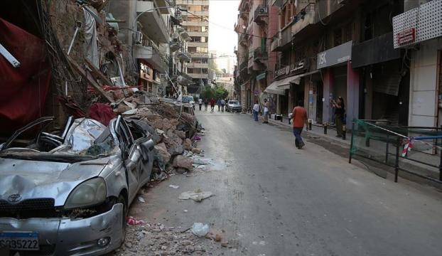 Lübnanlılar korkunç patlamanın yaralarını sarmaya devam ediyor