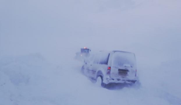 Bingölde yoğun kar yağışı nedeniyle 20 köy yolunda ulaşım sağlanamıyor