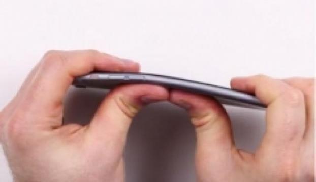 Bu video eğilen 300 iPhone 6yı gösteriyor