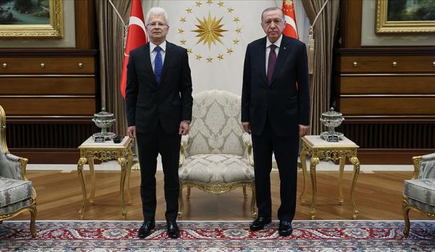 Büyükelçilerden Cumhurbaşkanı Erdoğana güven mektubu