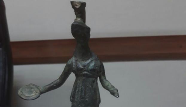 Havalimanında tanrıça heykelciğiyle yakalandı
