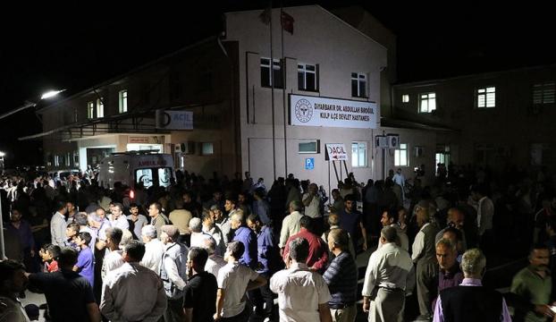 Diyarbakırda sivilleri taşıyan araca terör saldırısı: 7 şehit, 10 yaralı