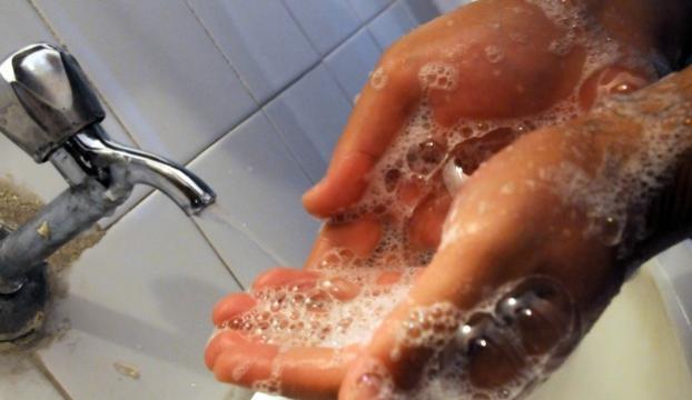 Koli basili bakterisiyle mücadelenin en iyi yolu elleri yıkmak