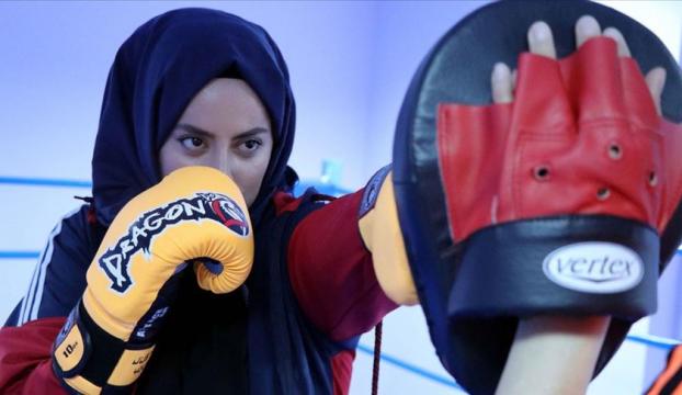Elazığlı kadınlar kick boks yaparak hem korunmayı öğreniyor hem de stres atıyor