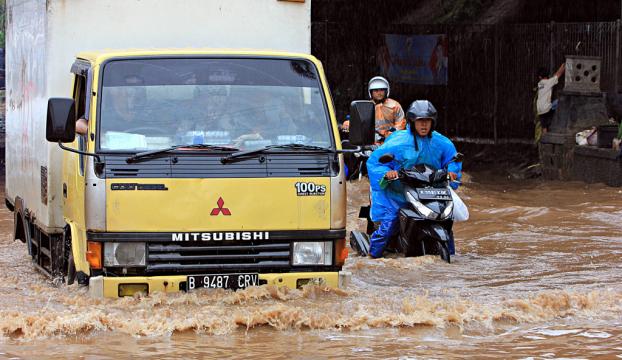 Endonezyada sel seviyesi 2 metreye ulaştı