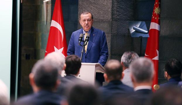 Cumhurbaşkanı Erdoğan: Haber peşinde koşmakla ihanete aracılık etmek tamamen farklı şeyler