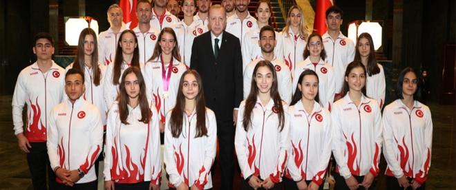 Cumhurbaşkanı Erdoğandan şampiyonalarda madalya alan cimnastikçilerle ilgili paylaşım
