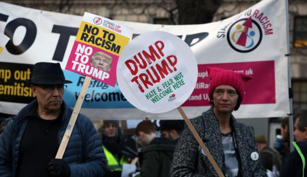 İngilterenin Trumpı ülkeye daveti protesto edildi