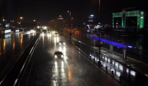 İstanbulda yağmur etkili oluyor