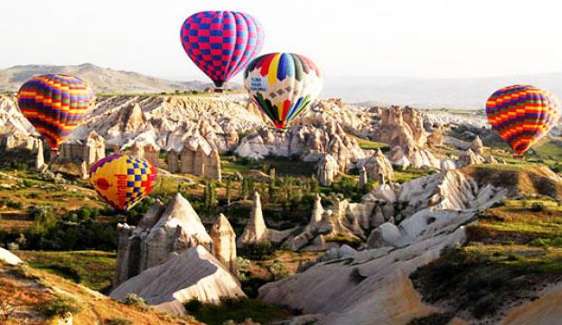 Kapadokyada sıcak hava balonları yeniden havalandı