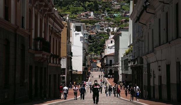 Ekvadorda, ev ve hastanelerden 1424 ceset toplandı