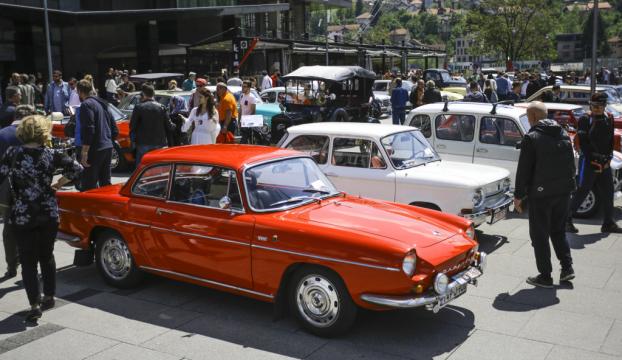 Klasik otomobil ve motosikletler Saraybosnada buluştu