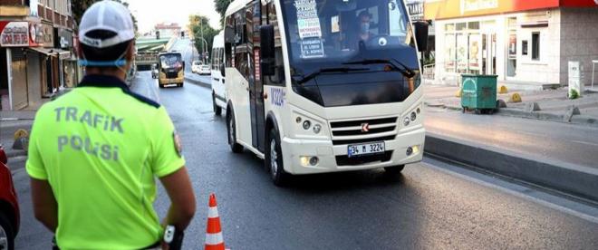 İstanbulda Kovid-19 tedbirleri kapsamında minibüsler denetlendi