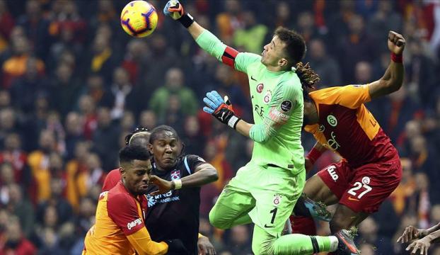 Galatasarayın savunması ikinci yarıda daha iyi