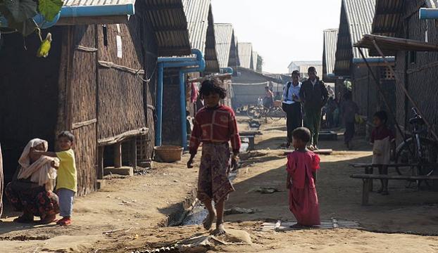 Arakanlı Müslümanlar Myanmar askerlerinin zulmünü anlattı