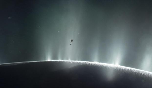 NASA, Satürnün uydusunda canlı yaşamını destekleyecek kanıtlar buldu