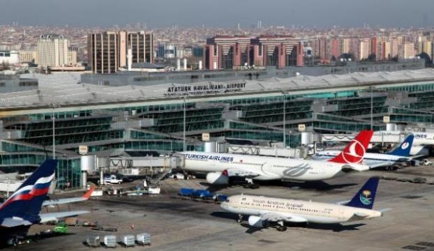 Atatürk Havalimanında şüpheli valiz fünyeyle patlatıldı