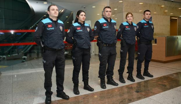 Turkuaz yelekli pasaport polisleri, İstanbul Havalimanında hizmet vermeye başladı