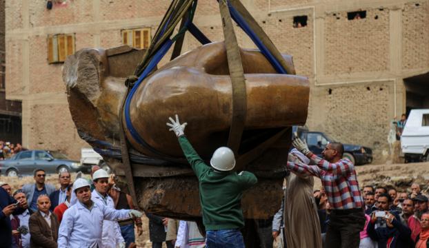 II. Ramses heykelinin göğüs kısmı topraktan çıkarıldı