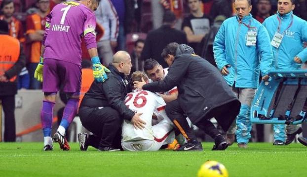 Galatasaraylı futbolcu hastaneye kaldırıldı