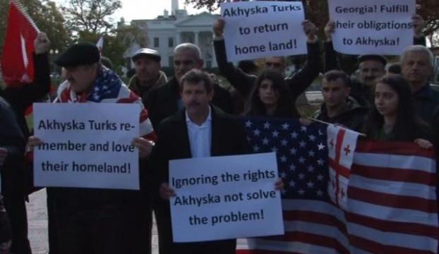 Türkler Beyaz Saray önünde...