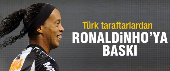 Türklerden Ronaldinho'ya baskı