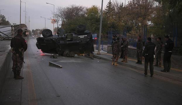 Başkentte zırhlı polis aracı üst geçitten düştü: 3 yaralı